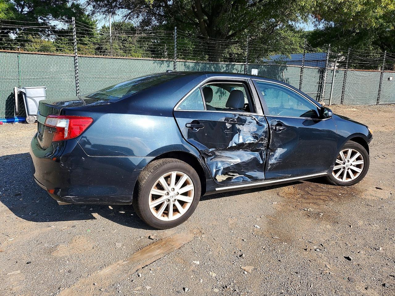 2014 Toyota Camry Xle - Image 3