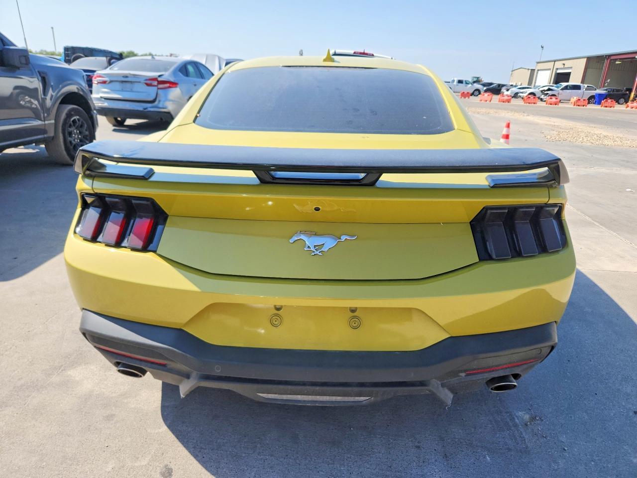 2025 Ford Mustang - Фото 6