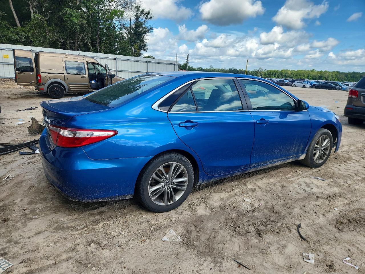2017 Toyota Camry Se - Фото 3