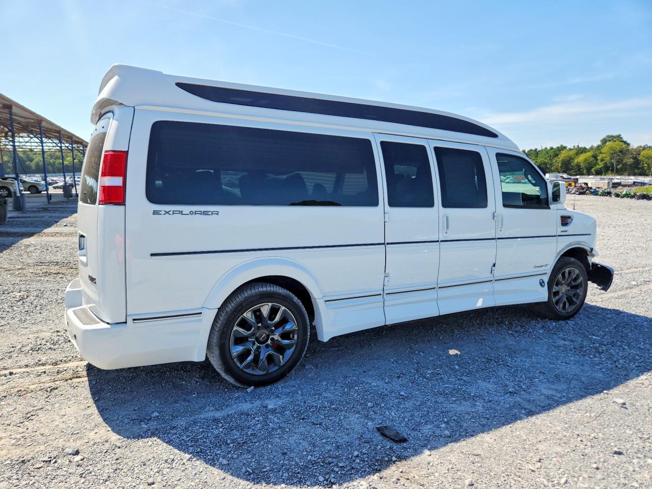 2025 GMC Savana G2500 - Фото 3