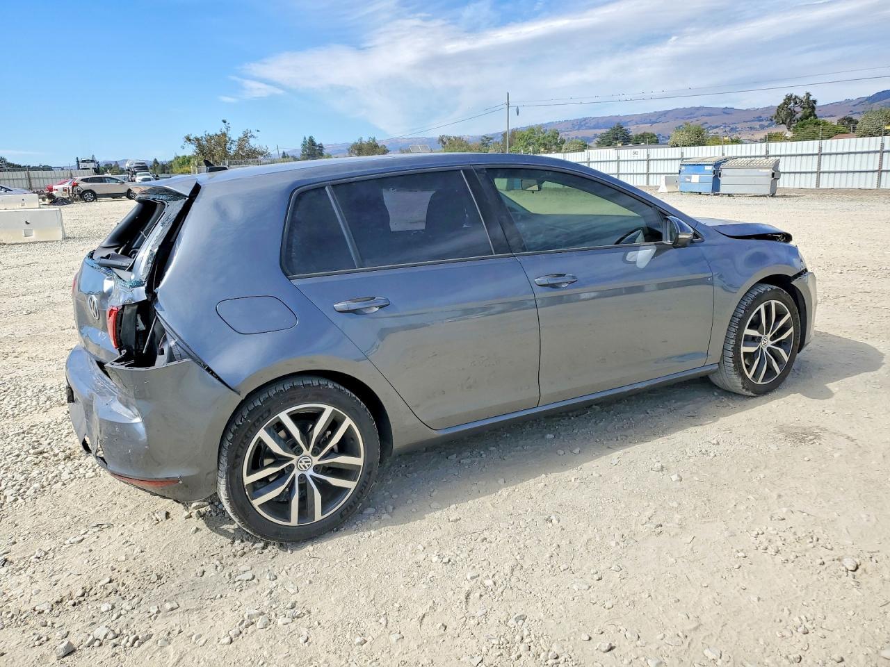 2015 Volkswagen Golf - Image 3