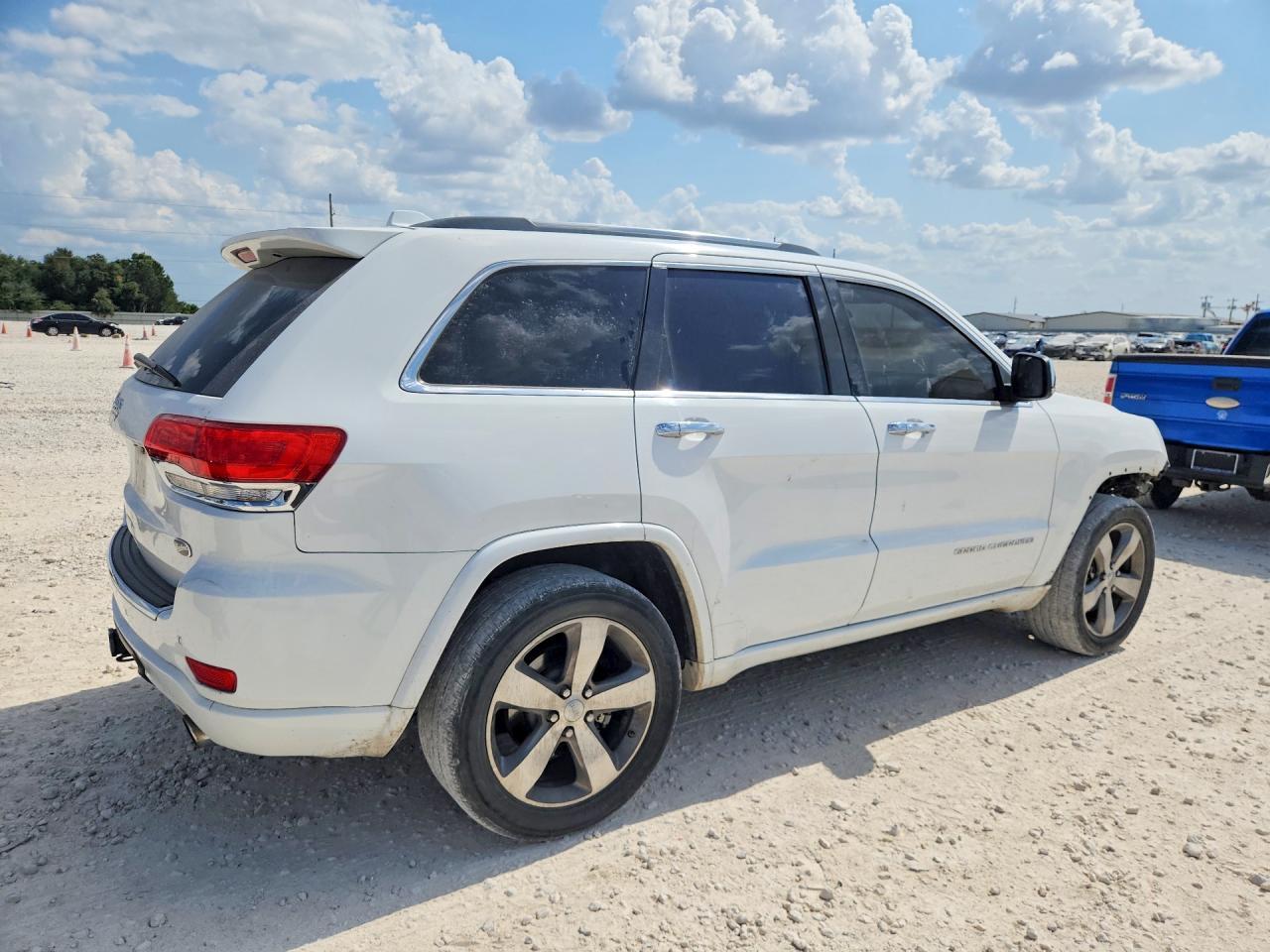 2014 Jeep Grand Cherokee Overland - Image 3