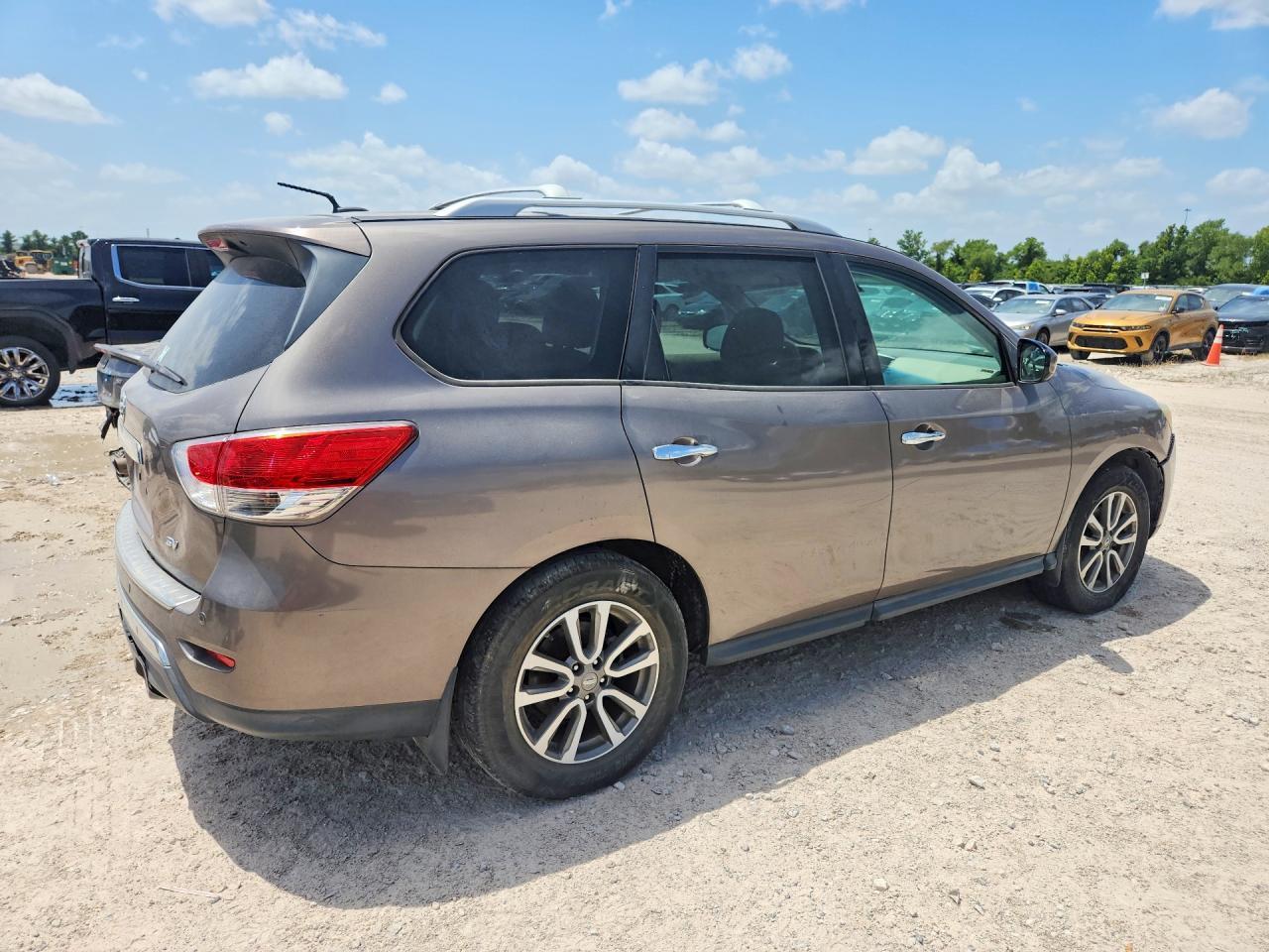 2014 Nissan Pathfinder S - Фото 3