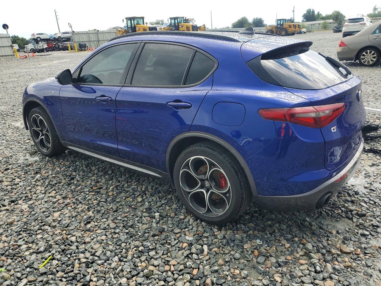 2022 Alfa Romeo Stelvio Ti - Фото 2