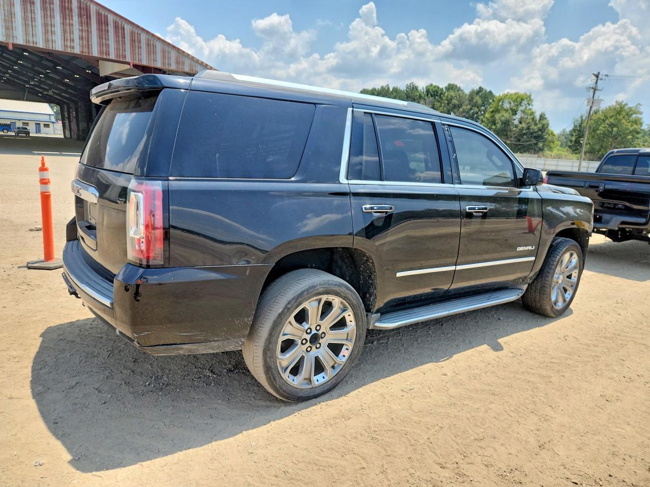 2015 GMC Yukon Denali - Фото 3