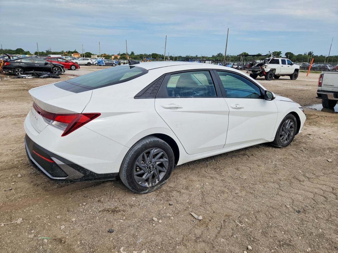 2024 Hyundai Elantra Sel - Фото 3