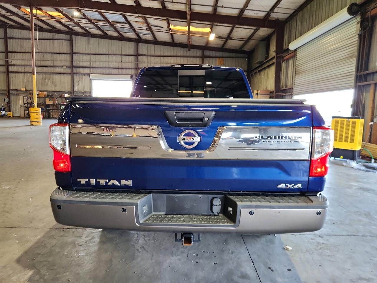 2017 Nissan Titan Platinum Reserve - Фото 6