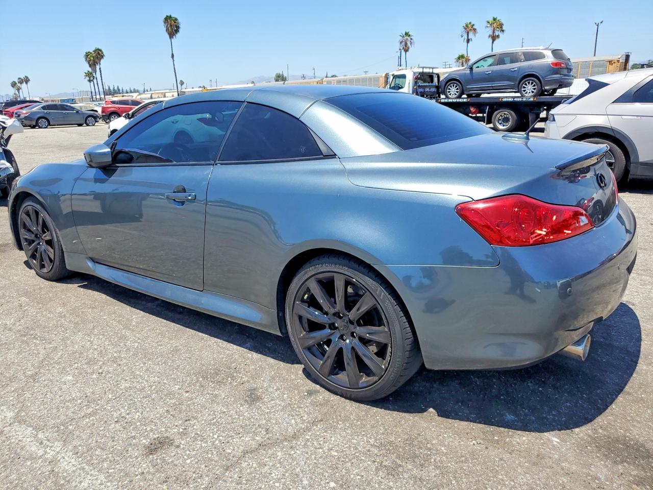 2010 Infiniti G37 Convertible Base - Фото 2