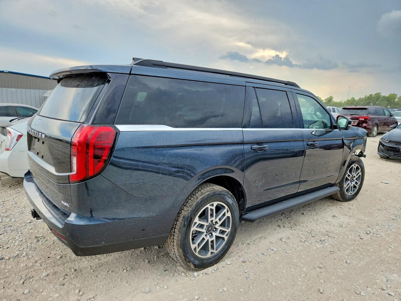 2025 Ford Expedition Max Active - Фото 3