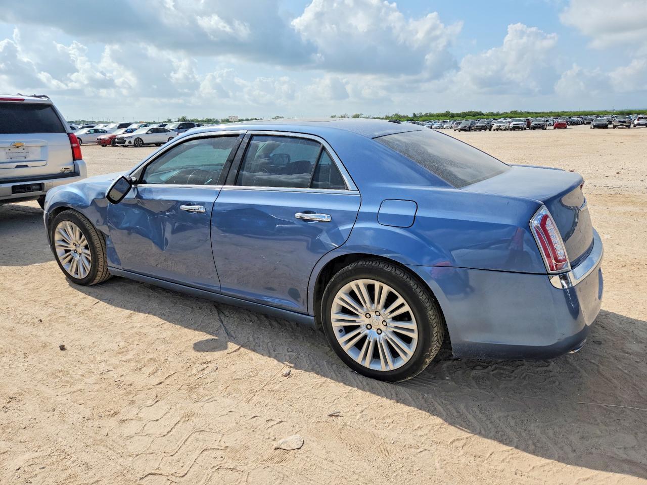 2011 Chrysler 300 Limited - Фото 2