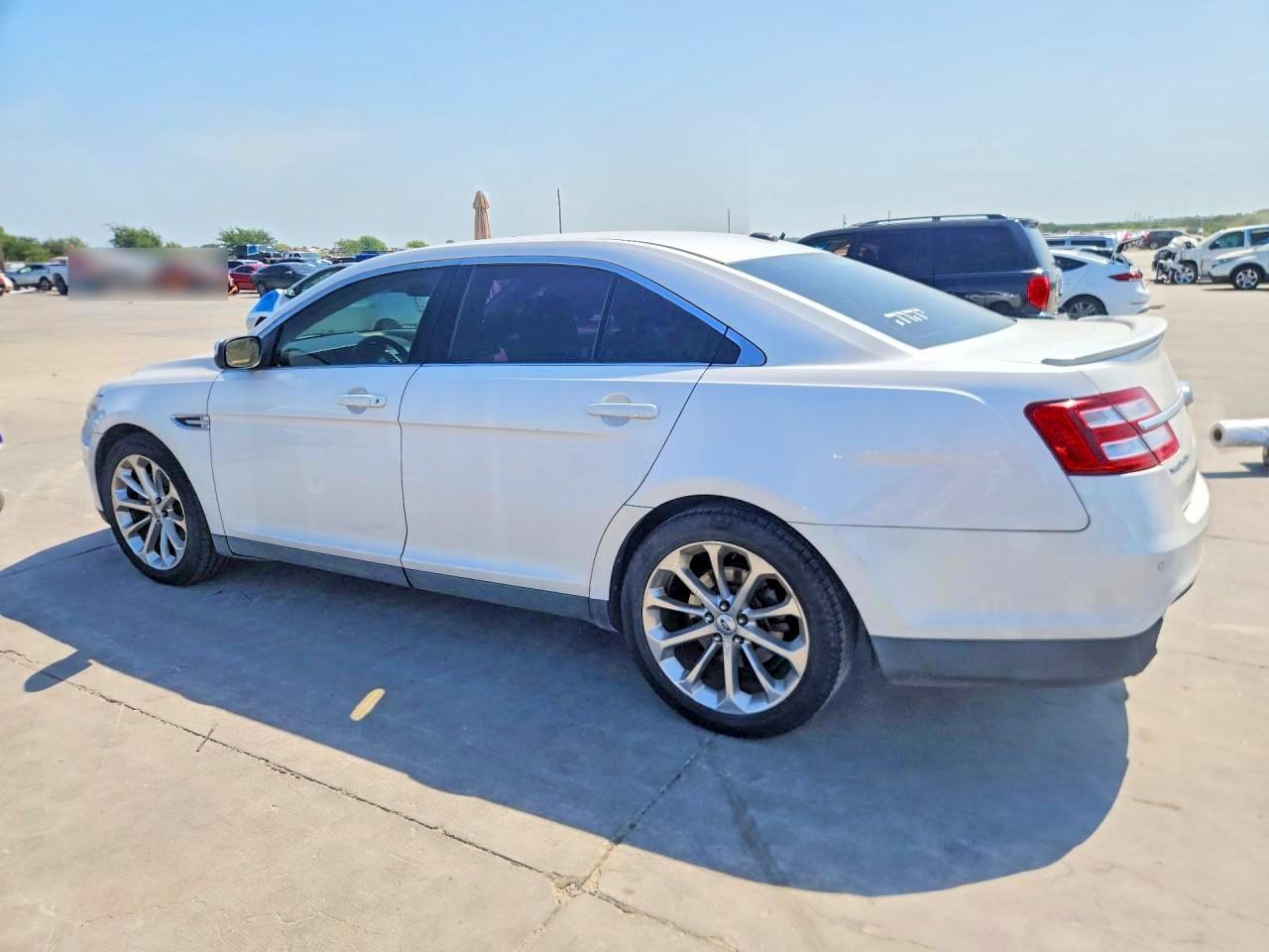 2013 Ford Taurus Limited - Фото 2