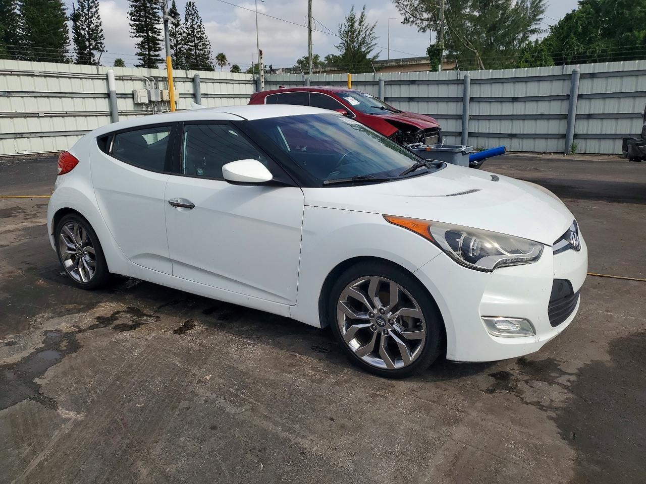 2015 Hyundai Veloster Re:flex - Фото 4