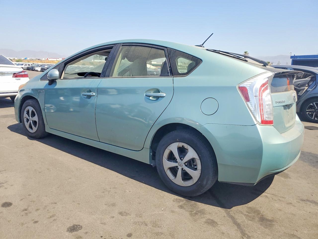 2012 Toyota Prius Three - Фото 2