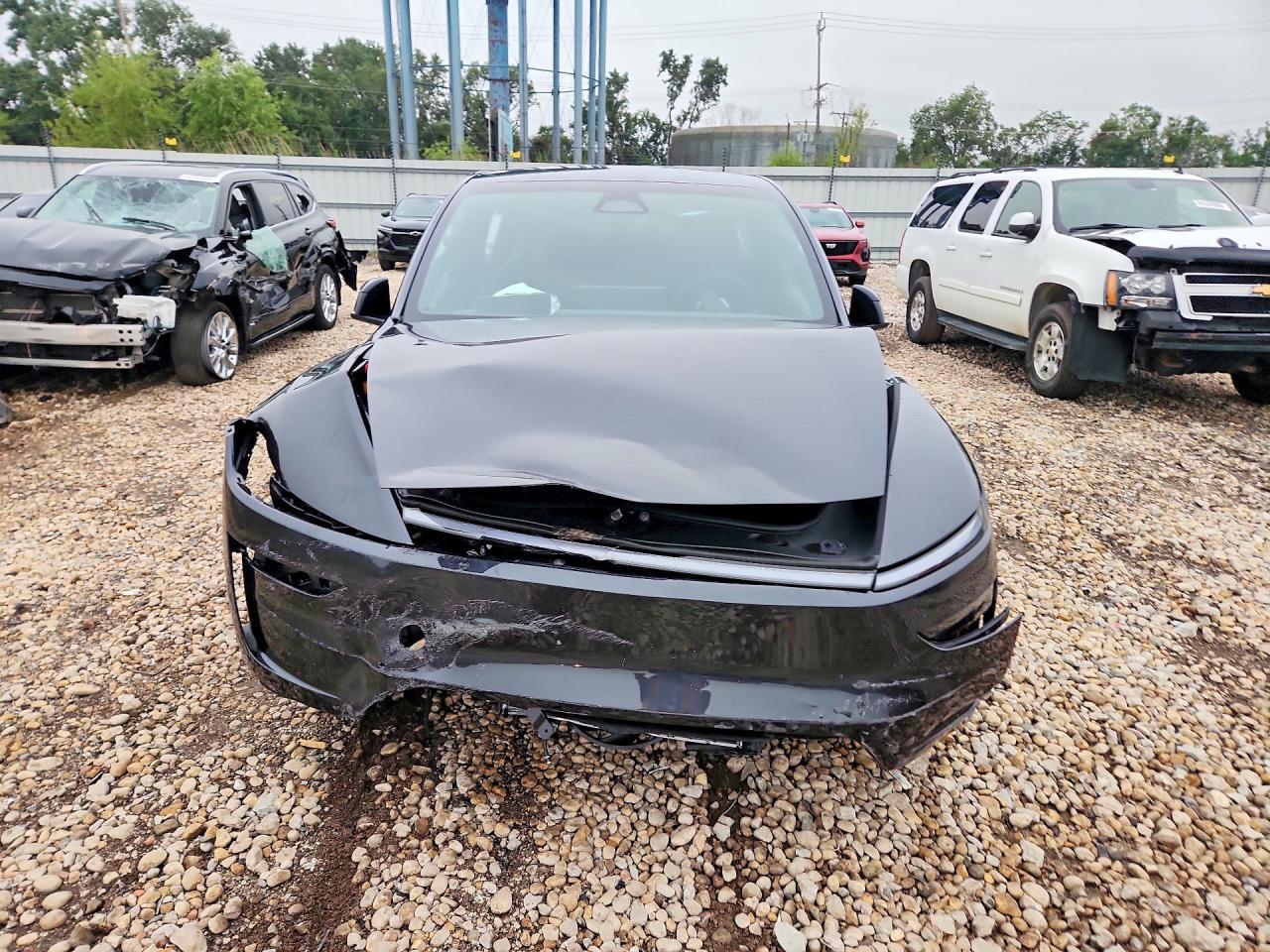 2026 Tesla Model Y - Фото 5