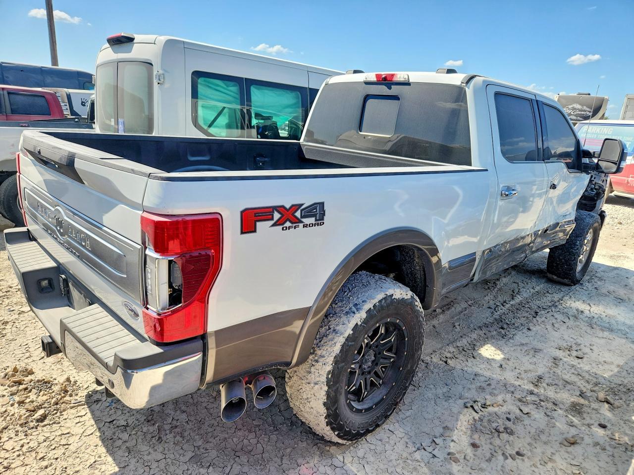 2022 Ford F250 Super Duty - Фото 3
