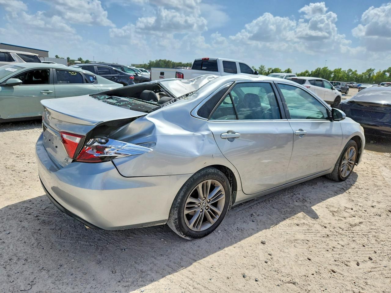 2016 Toyota Camry Se - Фото 3