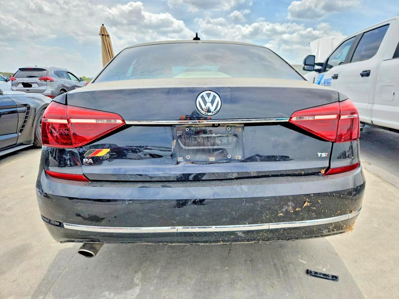 2017 Volkswagen Passat Se - Фото 6