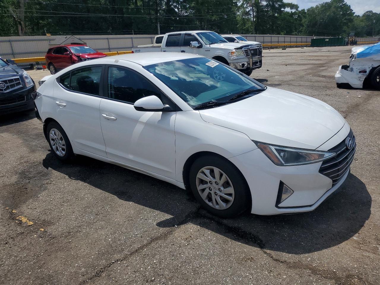 2020 Hyundai Elantra Se - Image 4