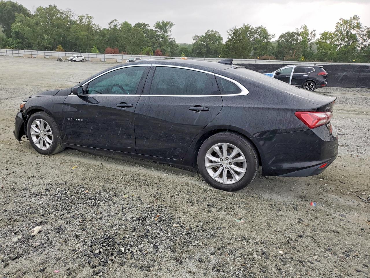 2020 Chev Malibu - Фото 2