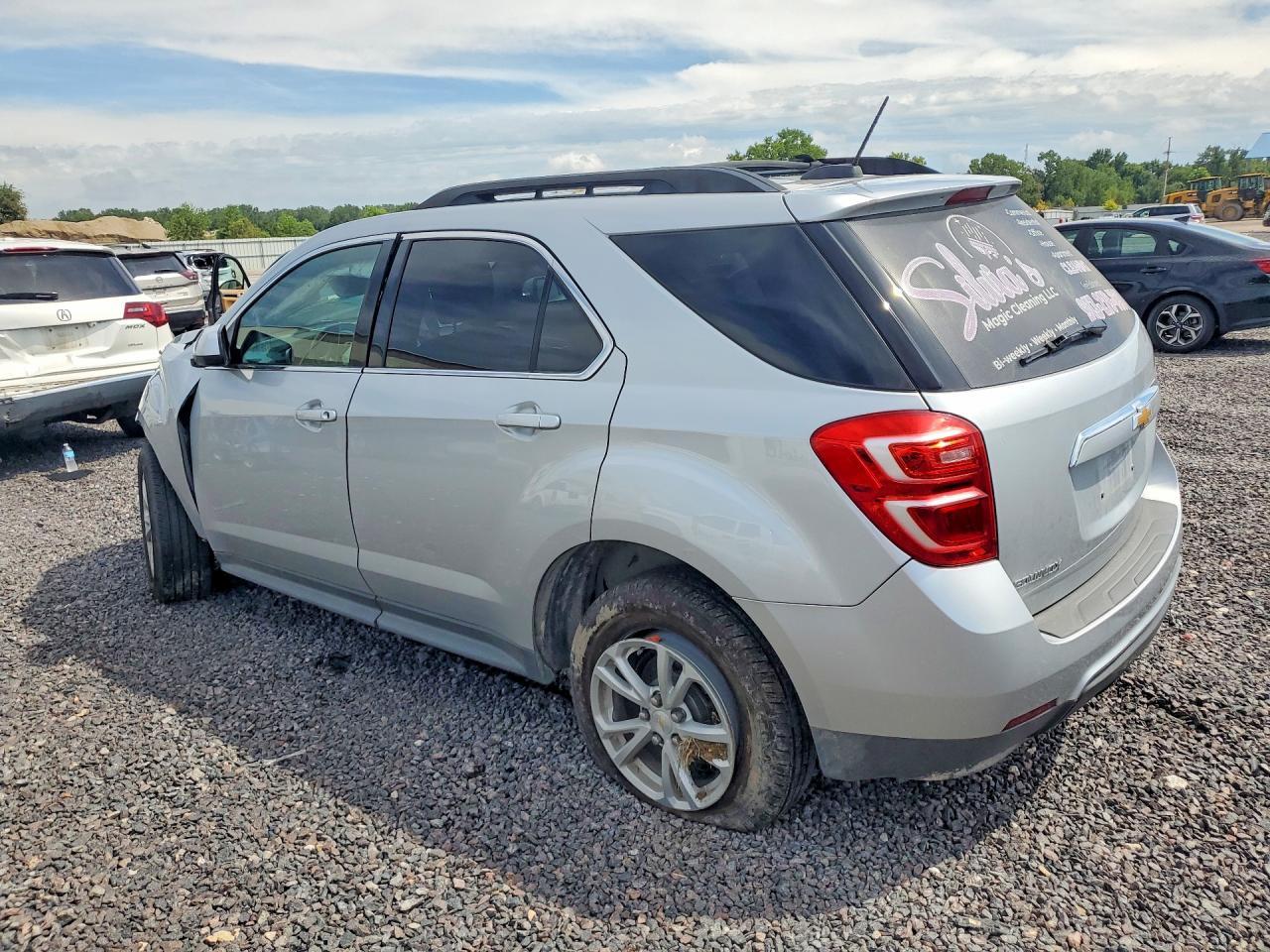 2017 Chevrolet Equinox Lt - Image 2