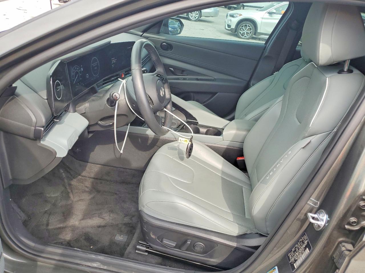 2025 Hyundai Elantra Limited - Image 7