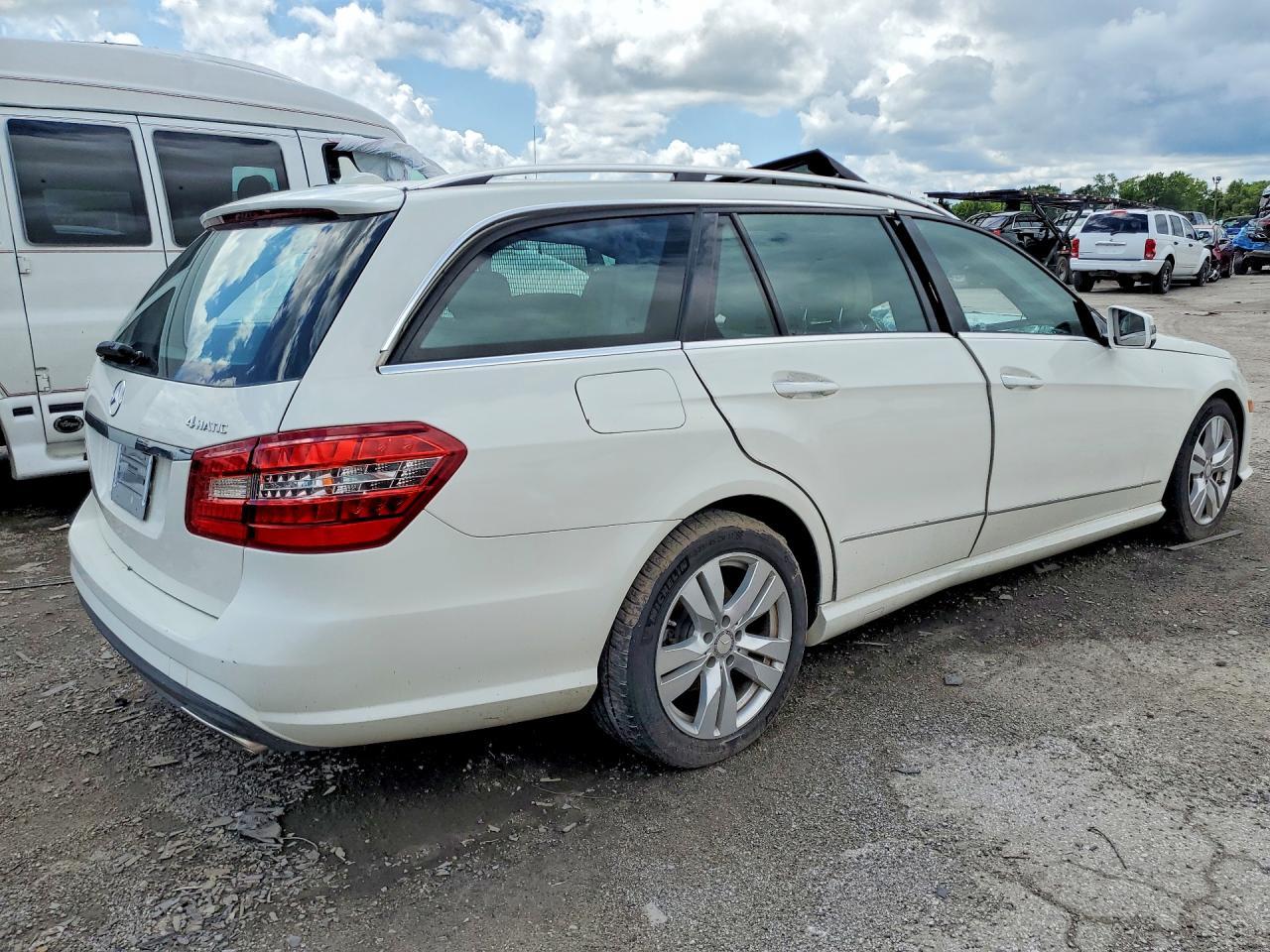 2011 Mercedes-Benz E 350 4Matic Wagon - Фото 3