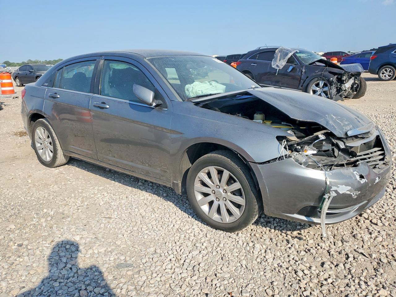 2013 Chrysler 200 Touring - Image 4