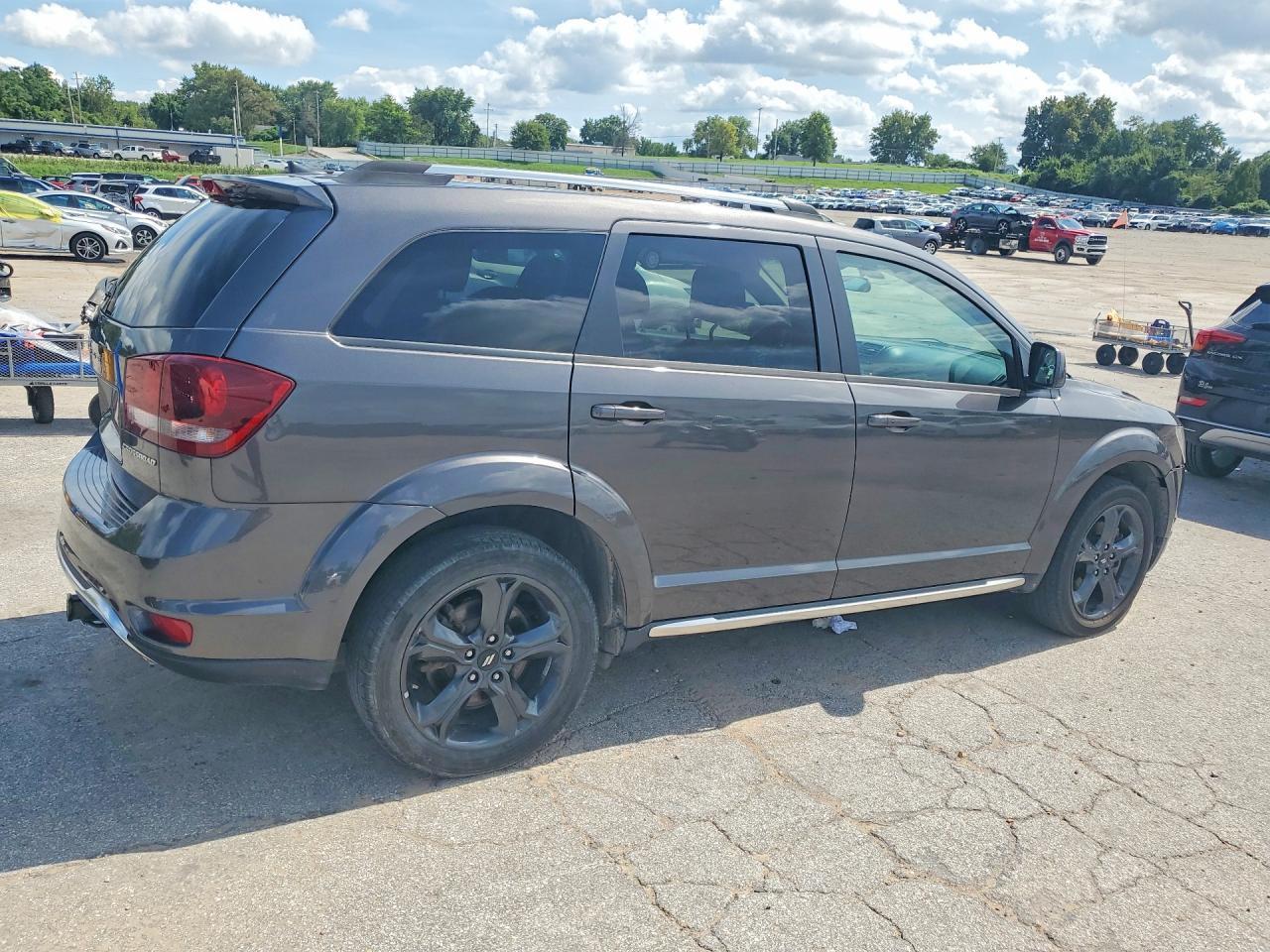 2018 Dodge Journey Crossroad - Image 3