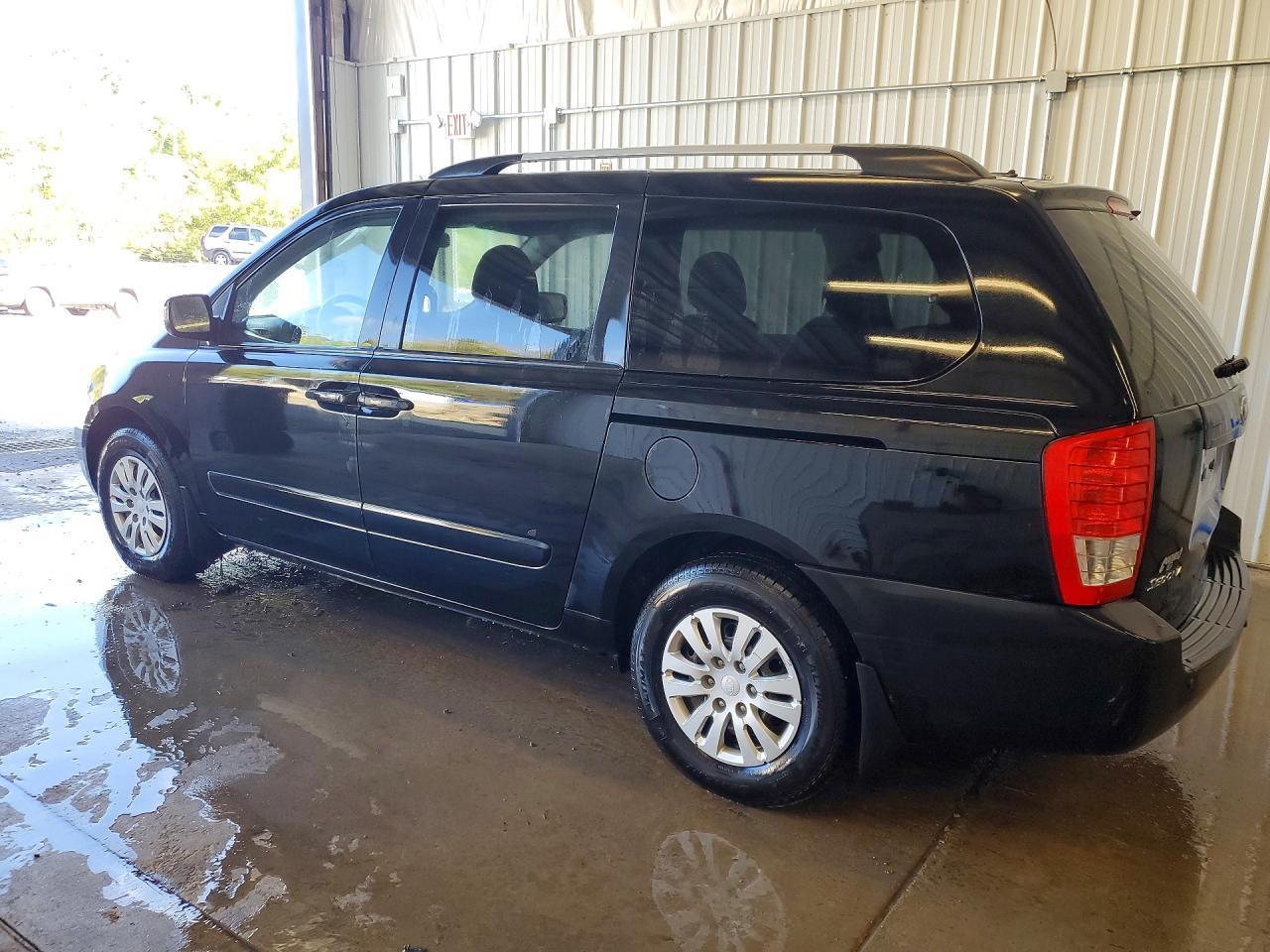 2014 Kia Sedona Lx - Image 2