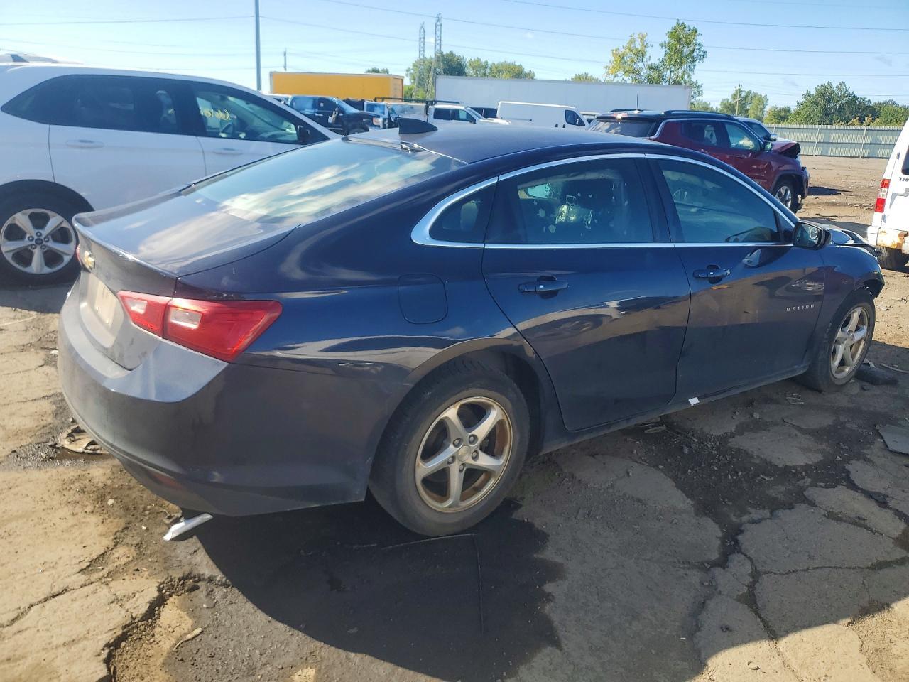 2017 Chevrolet Malibu Ls - Фото 3