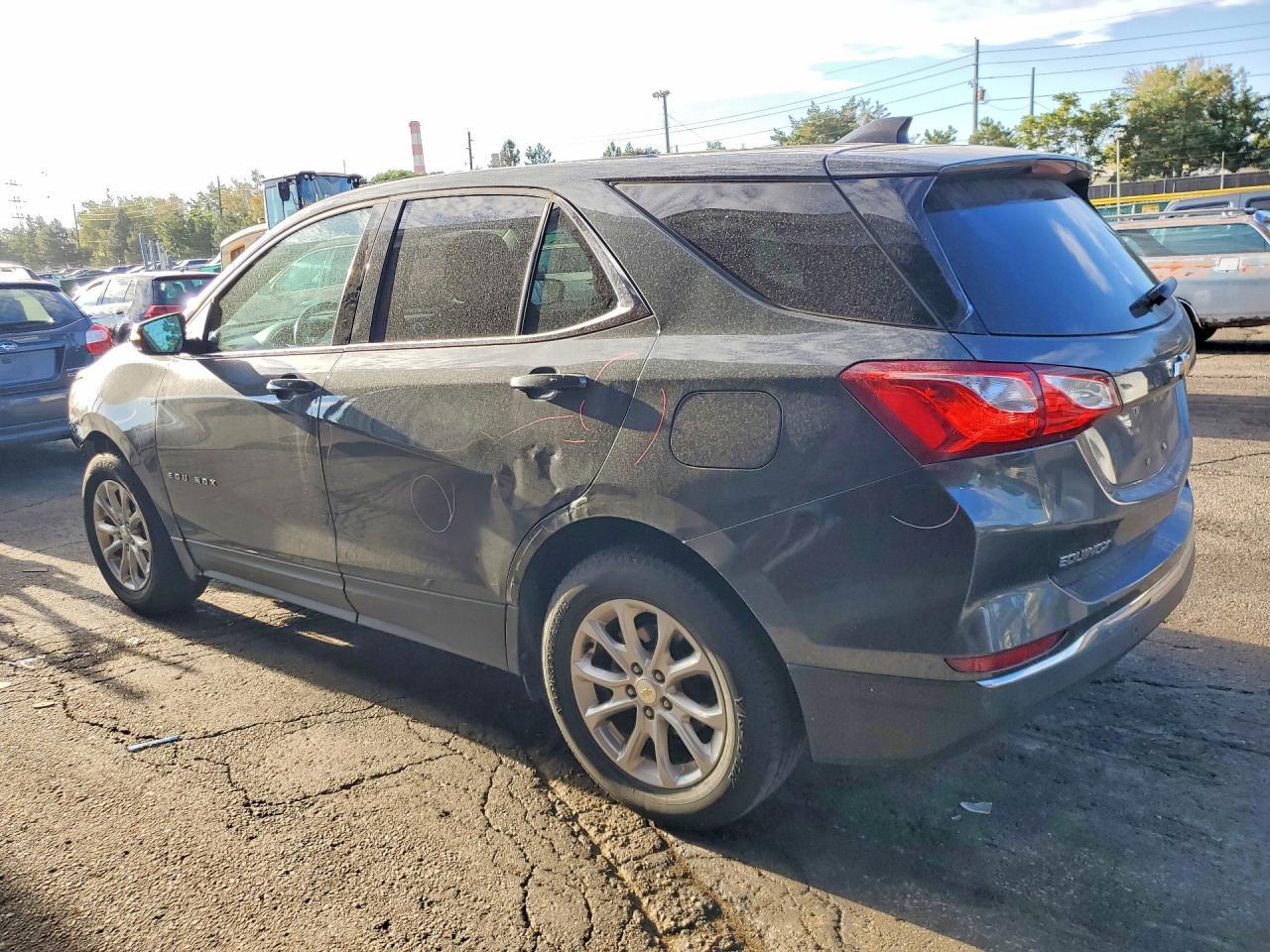 2018 Chevrolet Equinox Lt - Image 2