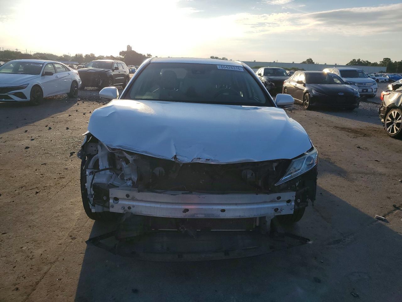 2019 Toyota Camry Xle - Image 5
