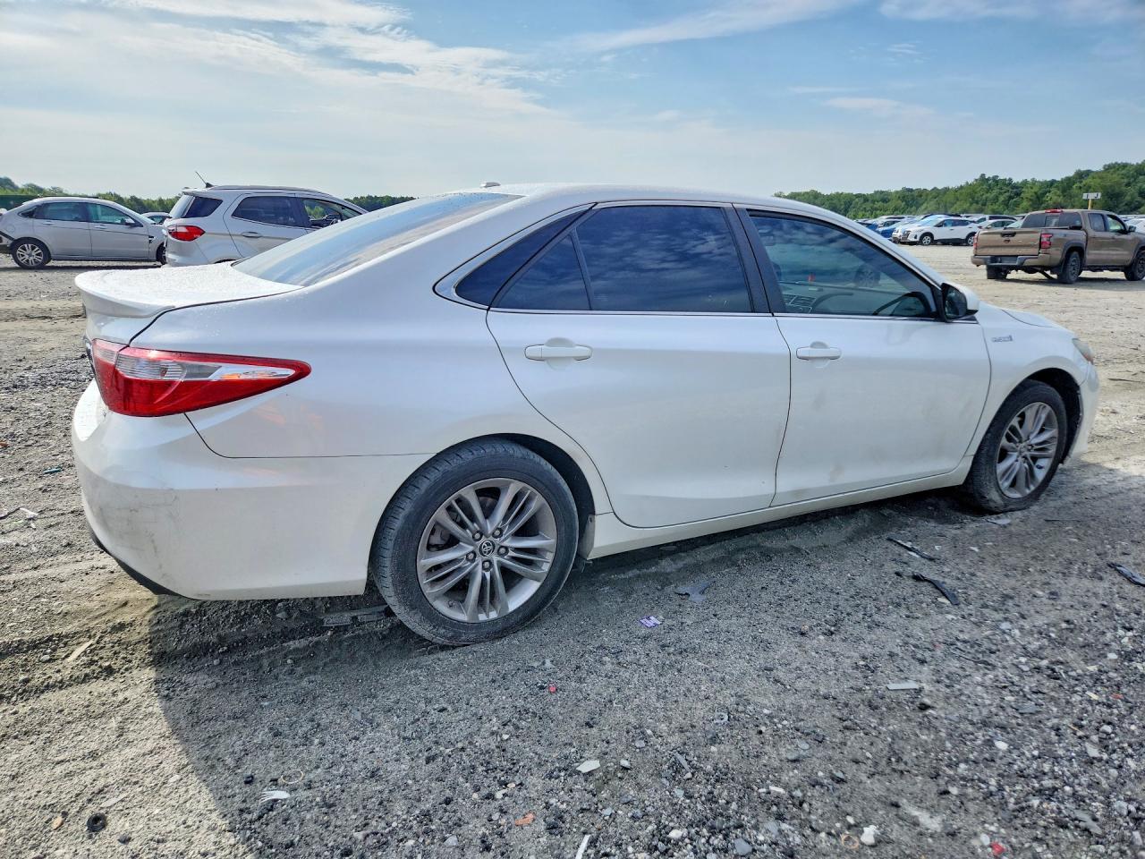 2016 Toyota Camry Hybrid Se - Image 3