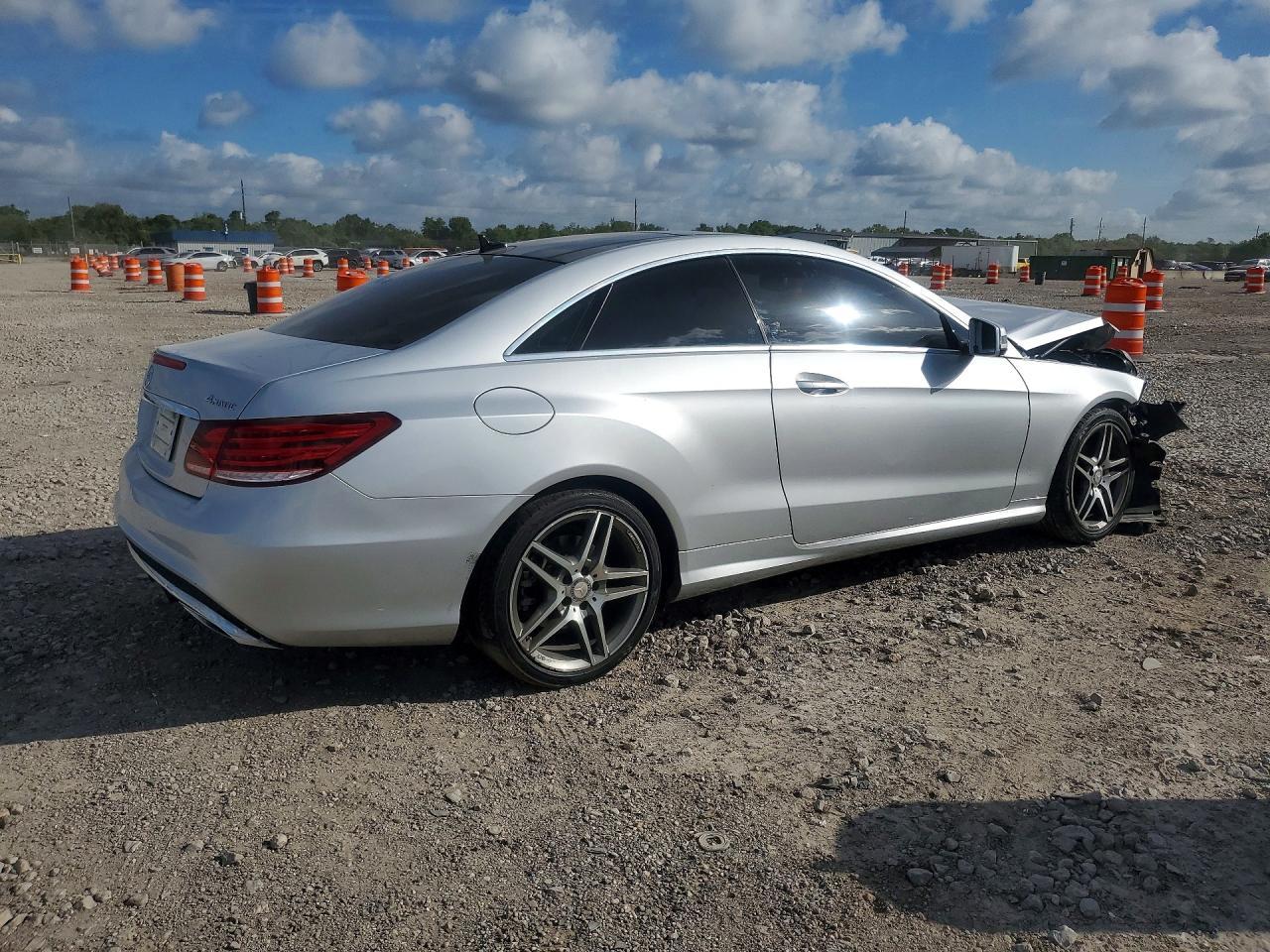 2016 Mercedes-Benz E 400 4Matic - Image 3