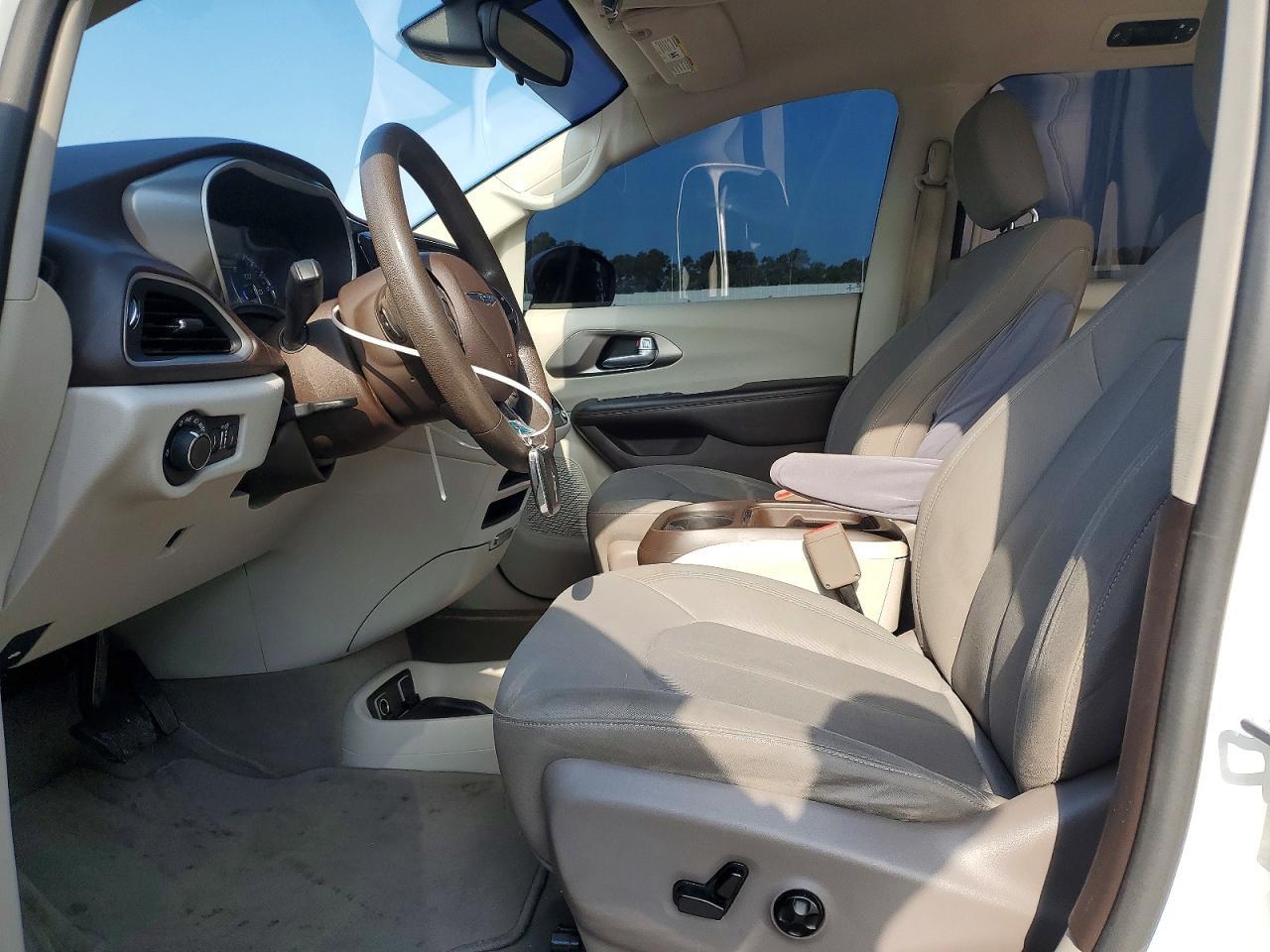 2017 Chrysler Pacifica Touring - Фото 7