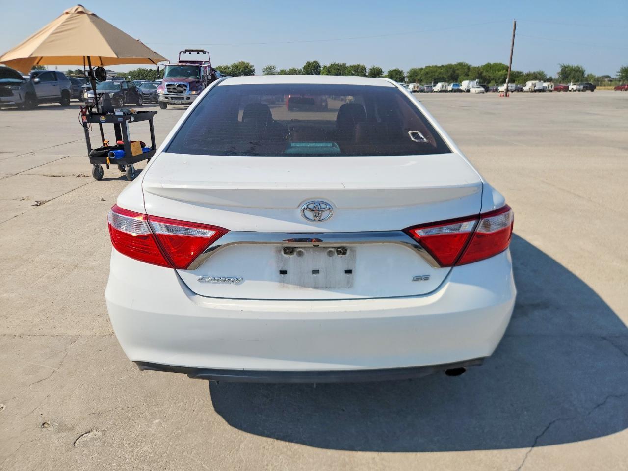 2016 Toyota Camry Se - Image 6