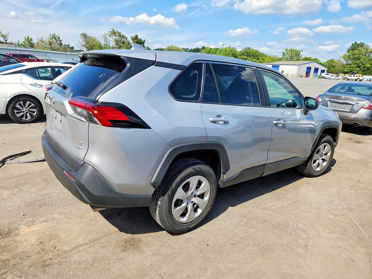 2023 Toyota Rav4 Le - Фото 3