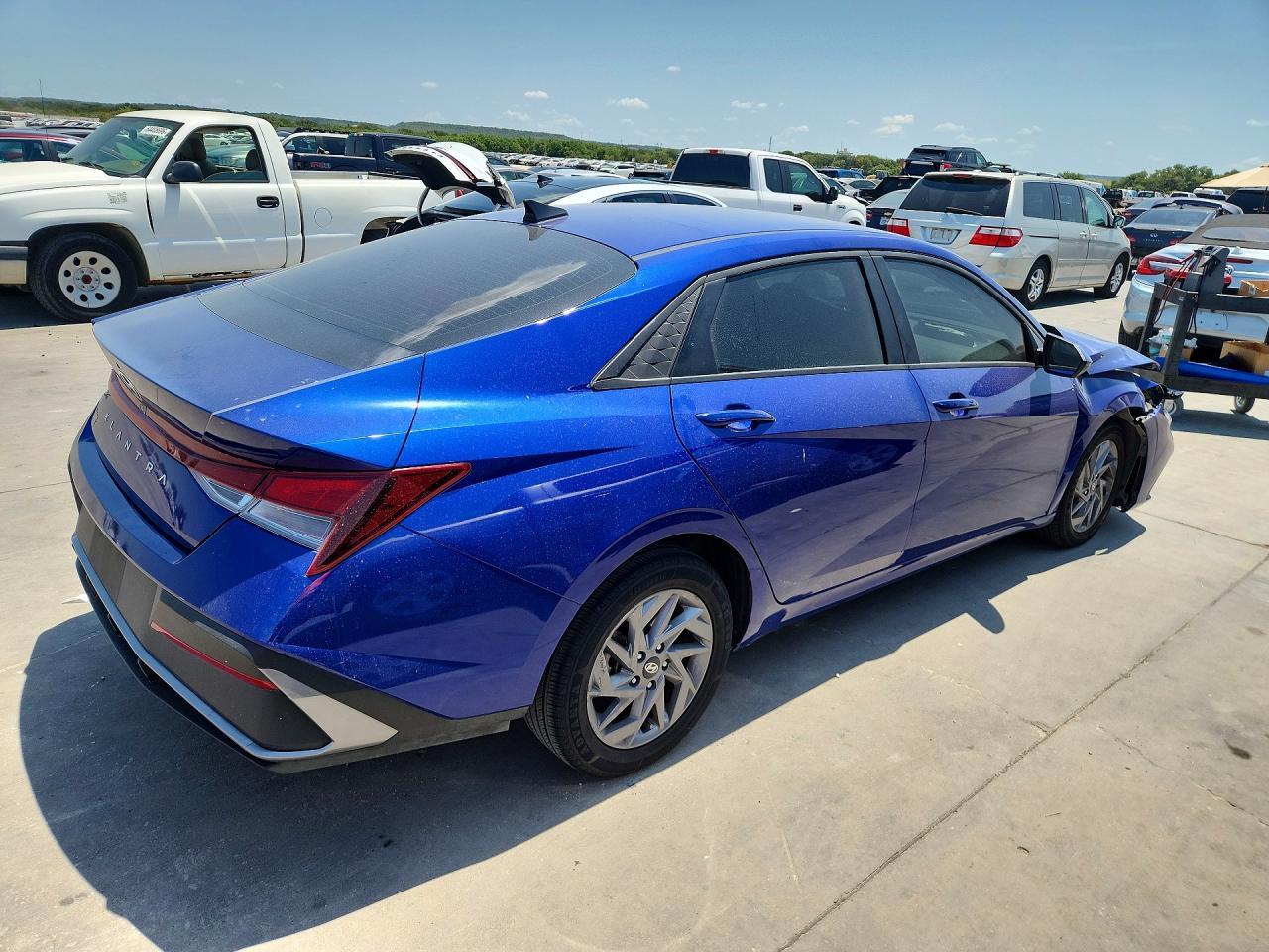 2024 Hyundai Elantra Sel - Image 3