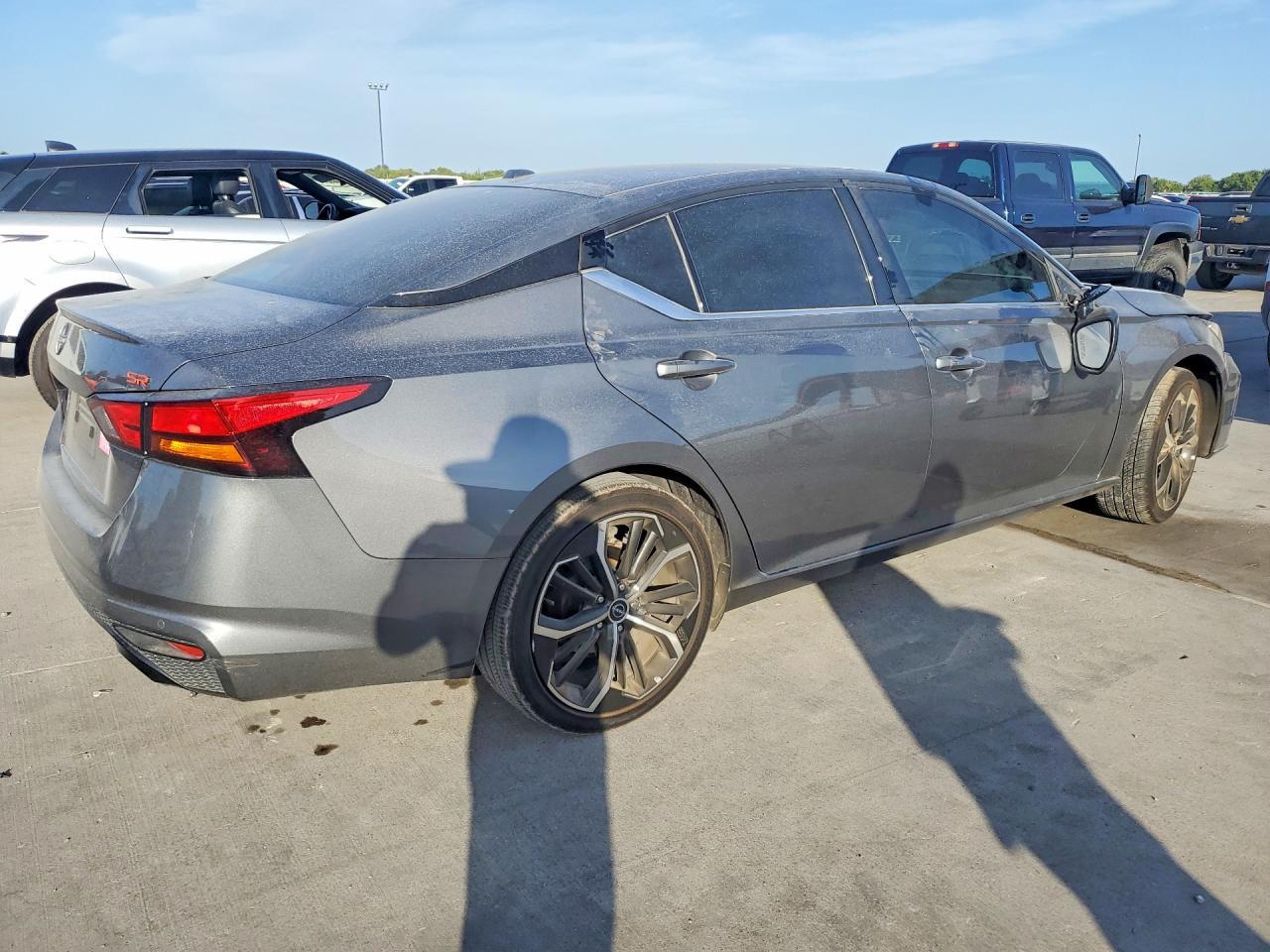 2025 Nissan Altima Sr - Фото 3