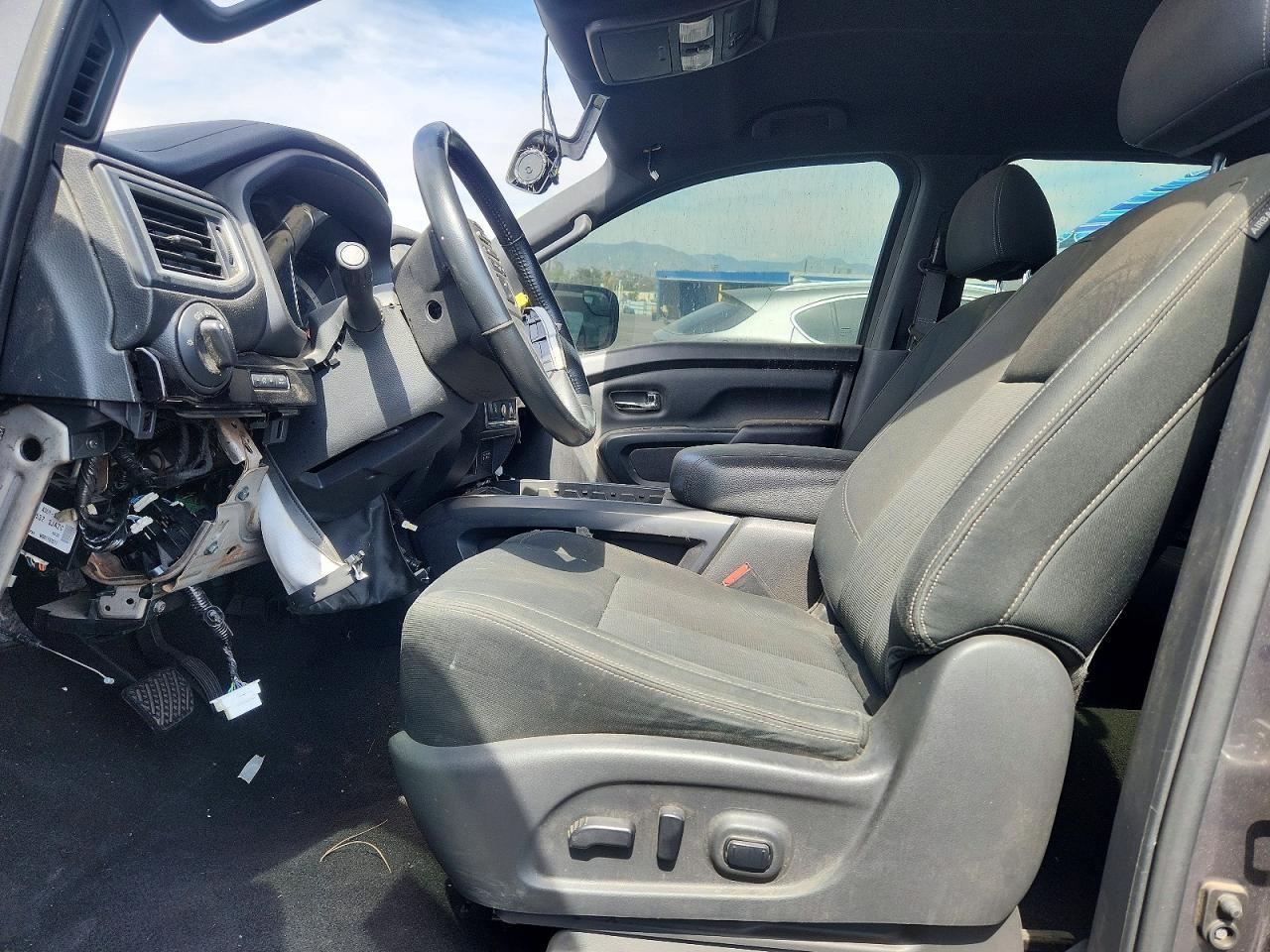 2019 Nissan Titan Sv - Image 7