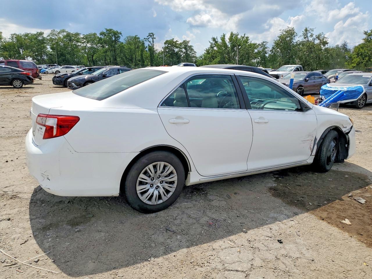 2012 Toyota Camry Le - Фото 3
