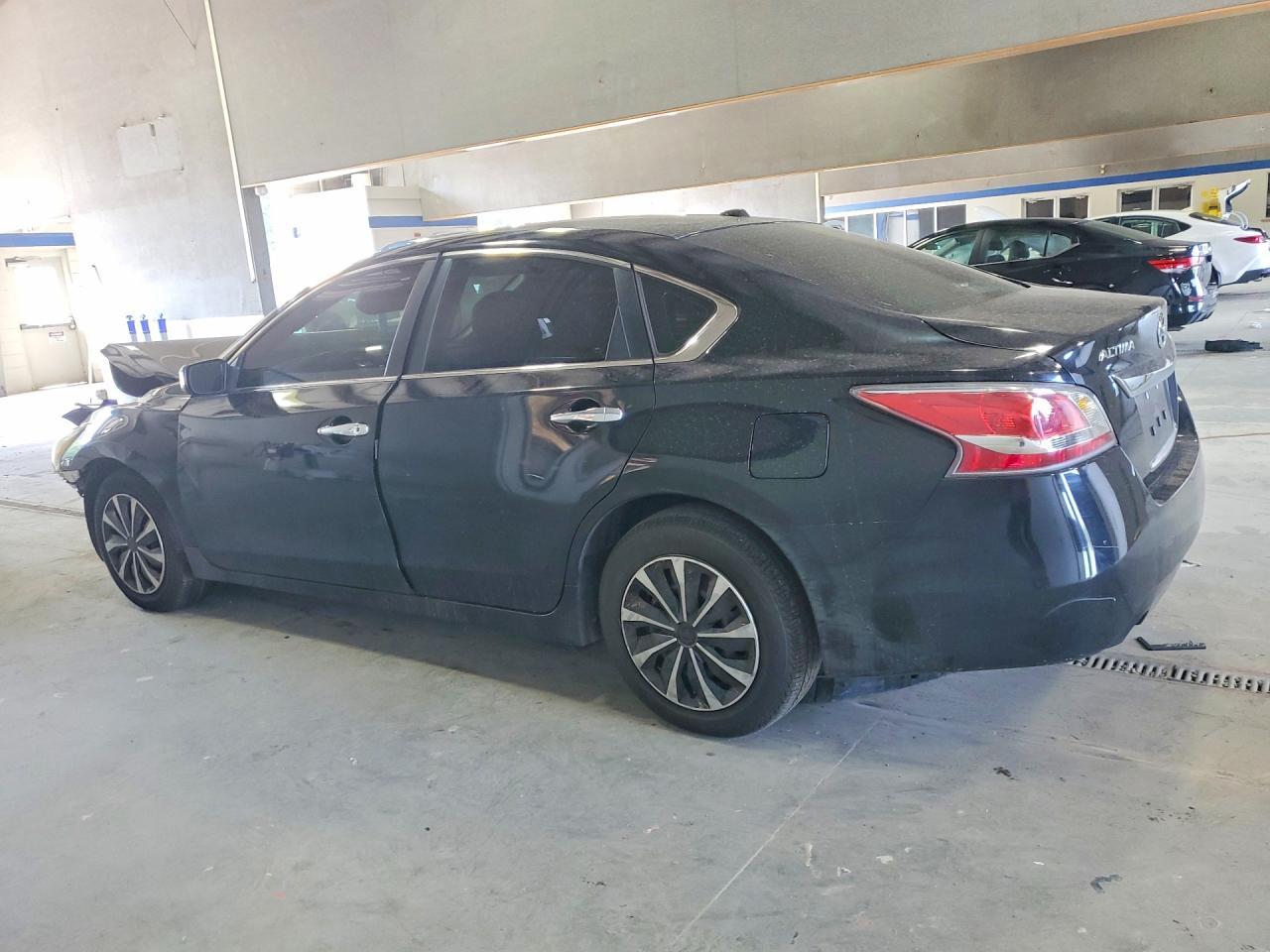 2015 Nissan Altima 2.5 S - Фото 2