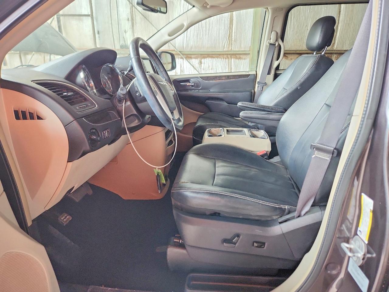 2015 Chrysler Town & Country Touring - Фото 7