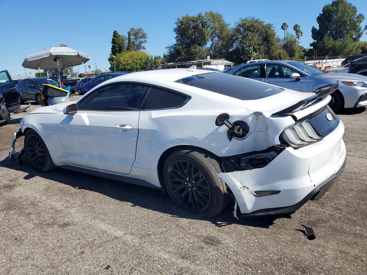 2022 Ford Mustang - Фото 2