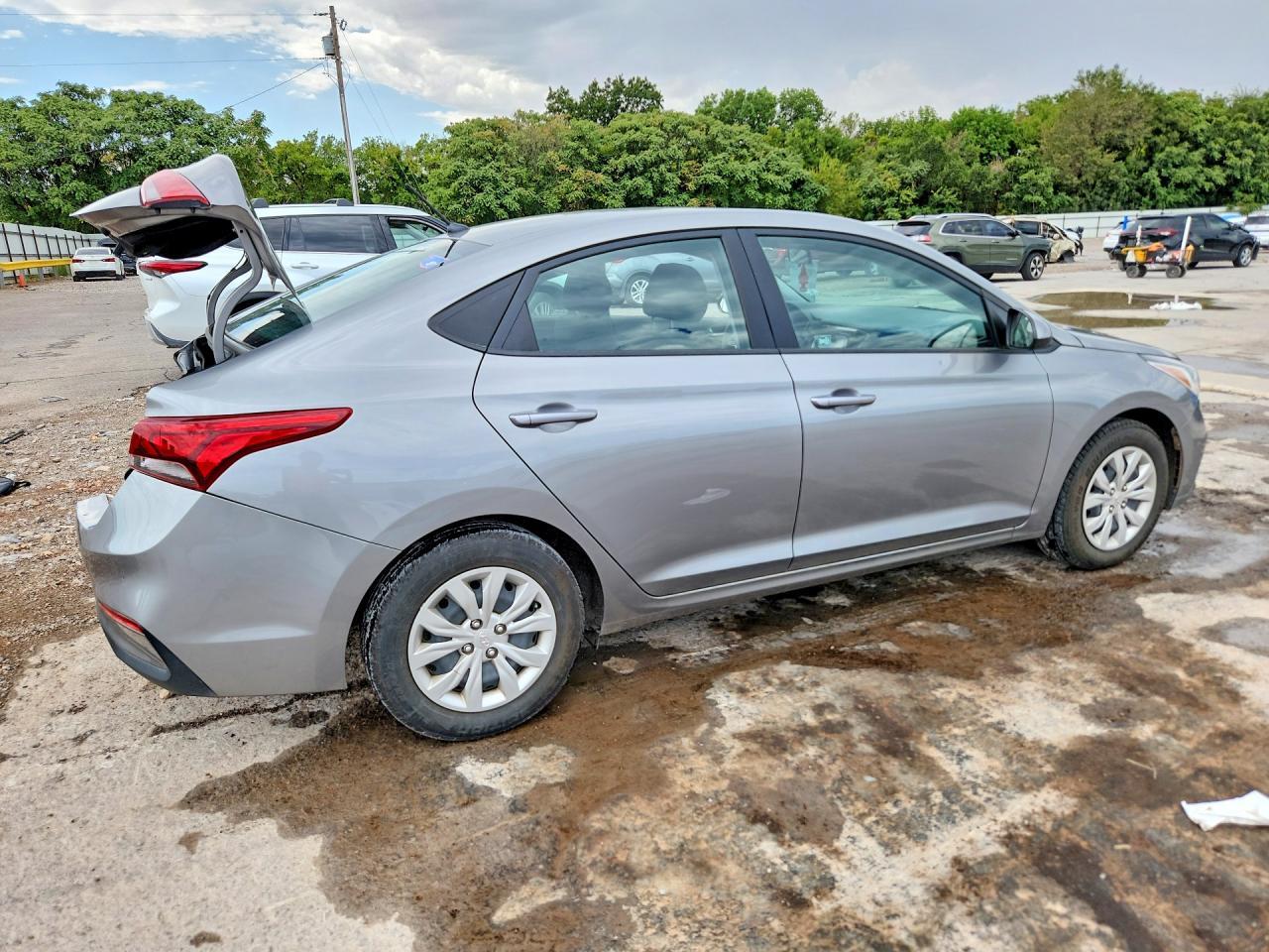 2021 Hyundai Accent Se - Фото 3