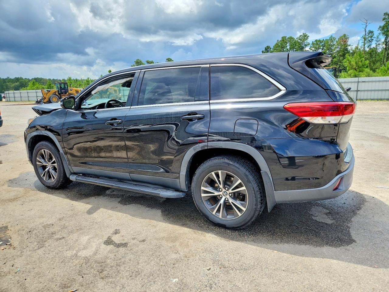 2019 Toyota Highlander Le - Image 2