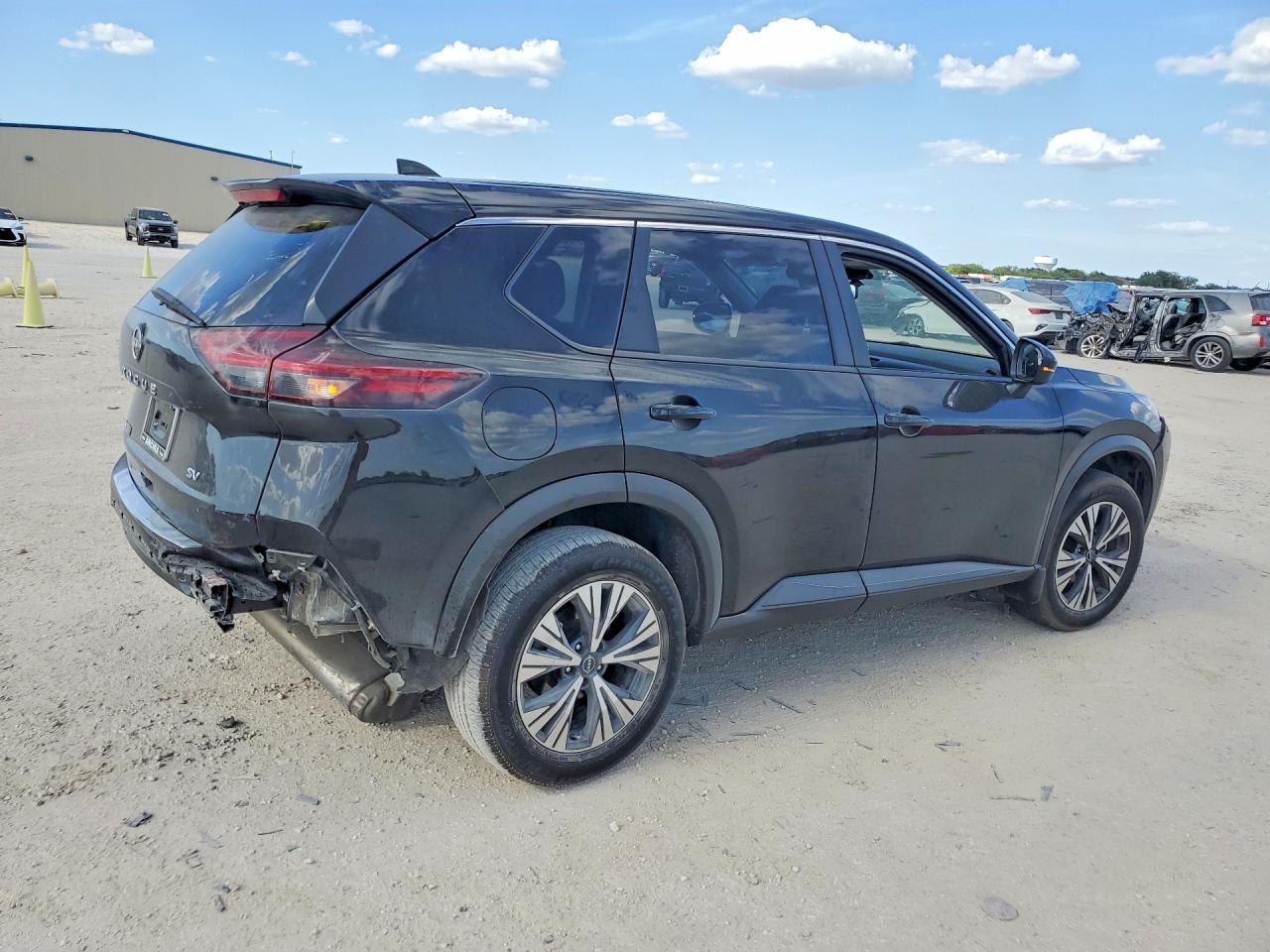 2023 Nissan Rogue Sv - Фото 3
