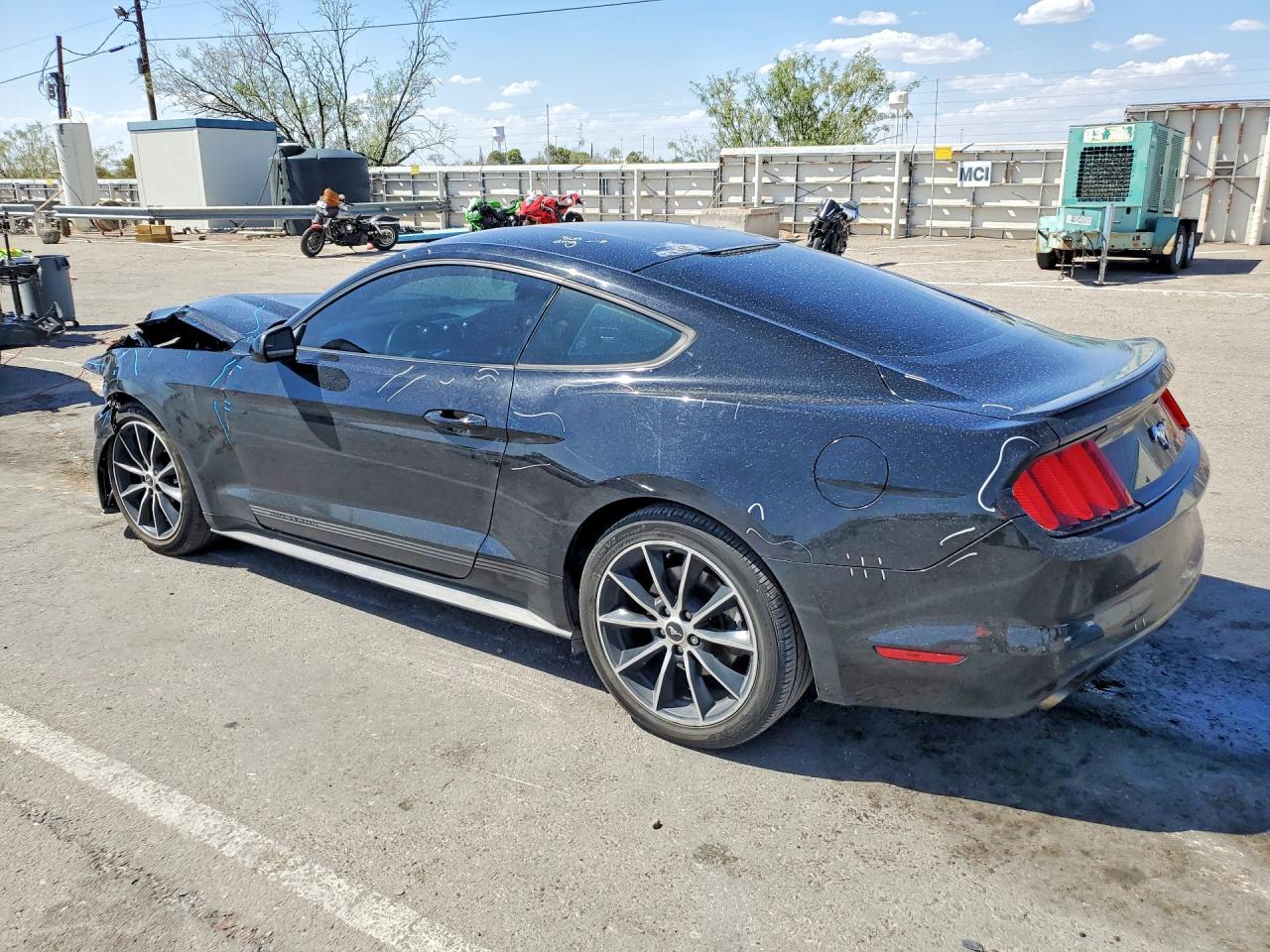 2015 Ford Mustang - Фото 2