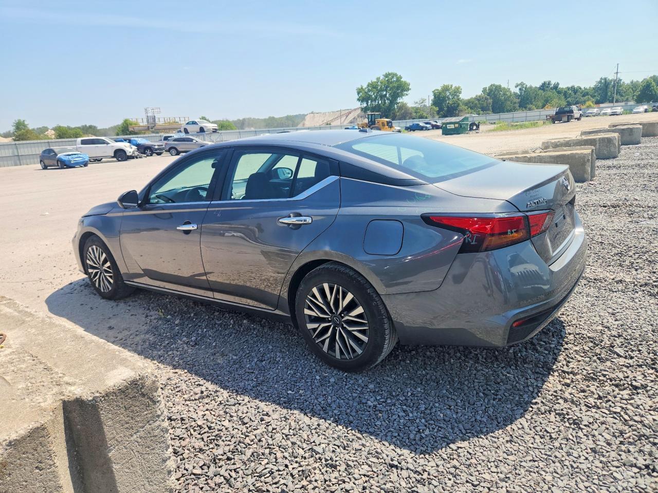 2025 Nissan Altima Sv - Image 2