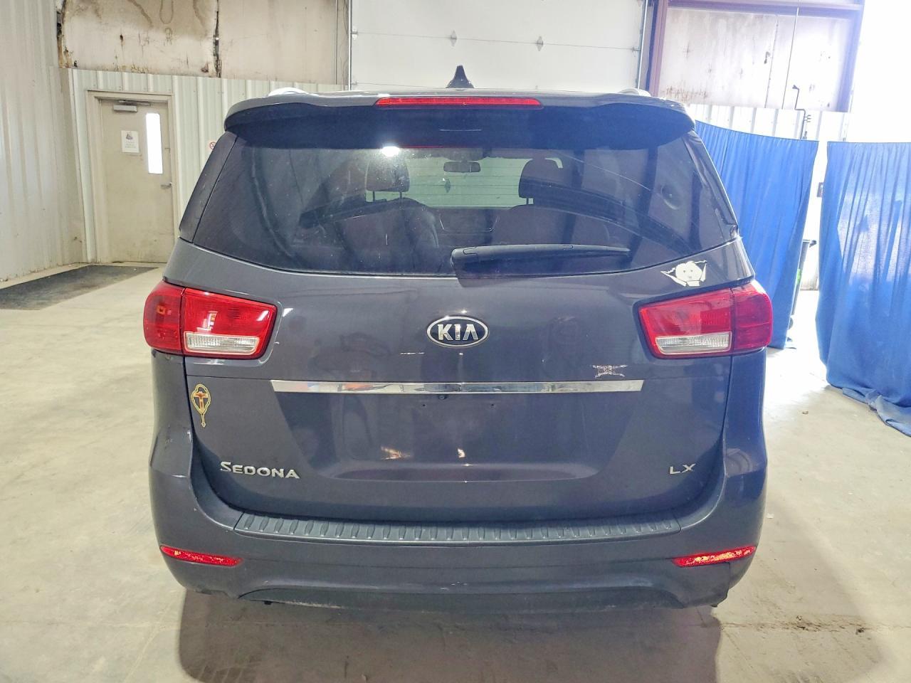 2016 Kia Sedona Lx - Фото 6